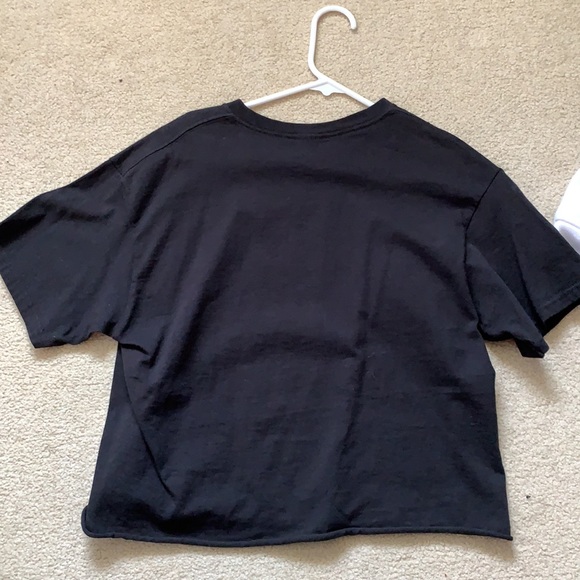 A black crop top - Picture 2 of 3